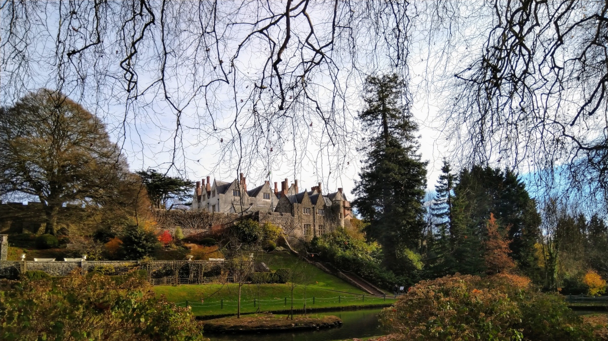 Красивият замък в дебрите на музея Сейнт Фаганс в Уелс
