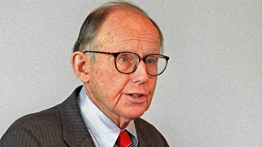 Самюъл Хънтингтън 1927–2008 е известен американски политолог социолог и академик