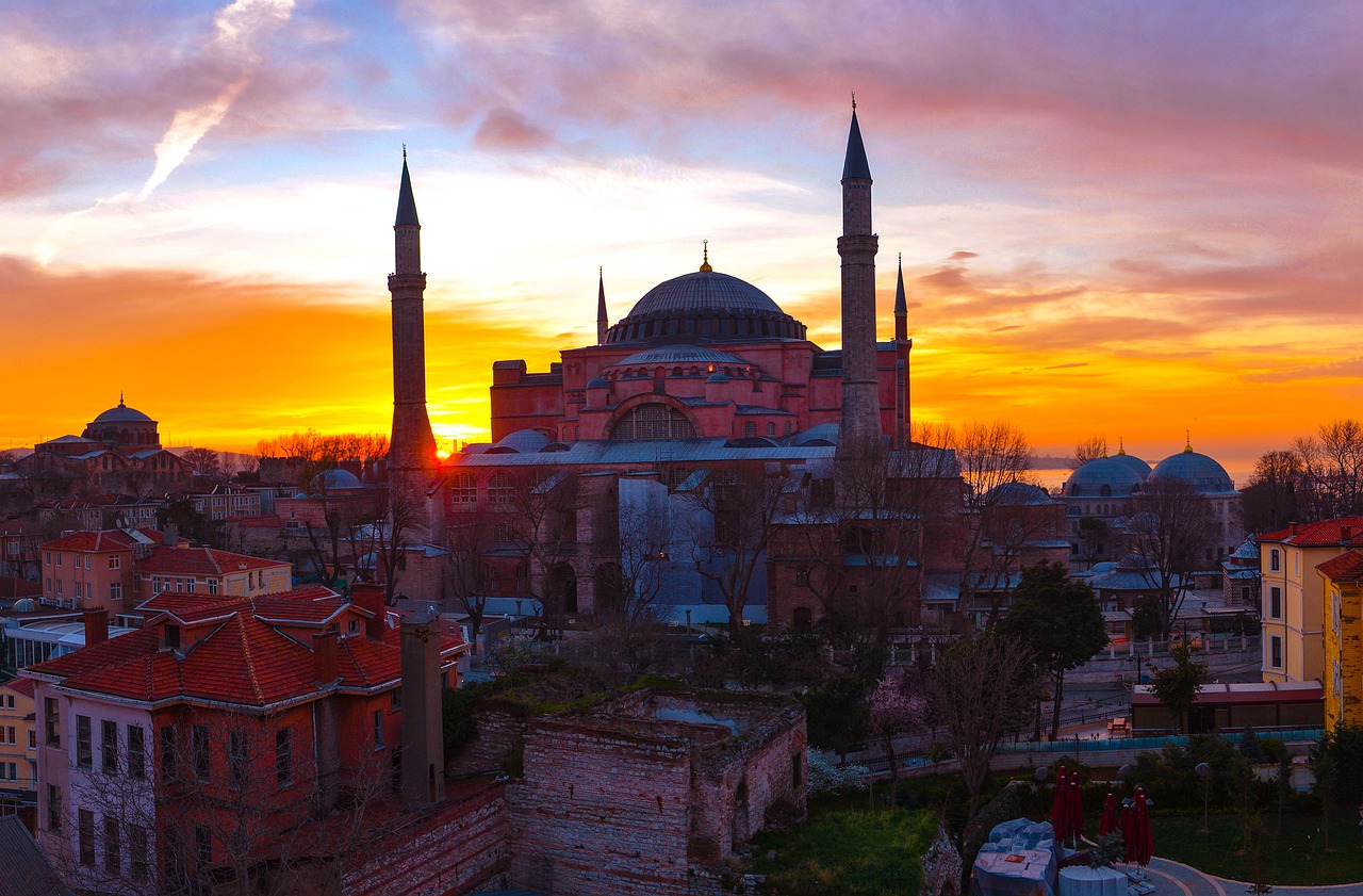 Лудият и богатият каквото си щат, това правят - поговорки от Турция